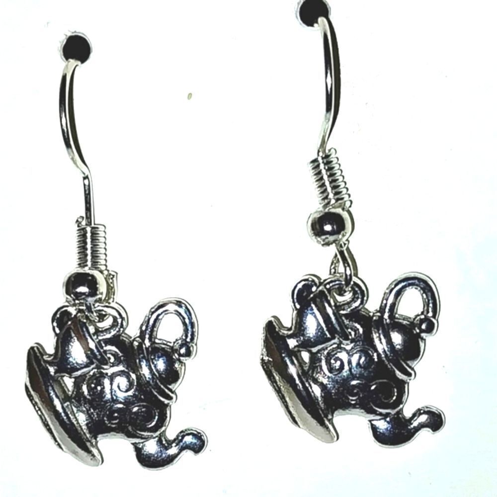 Super cute retro tea pot earrings